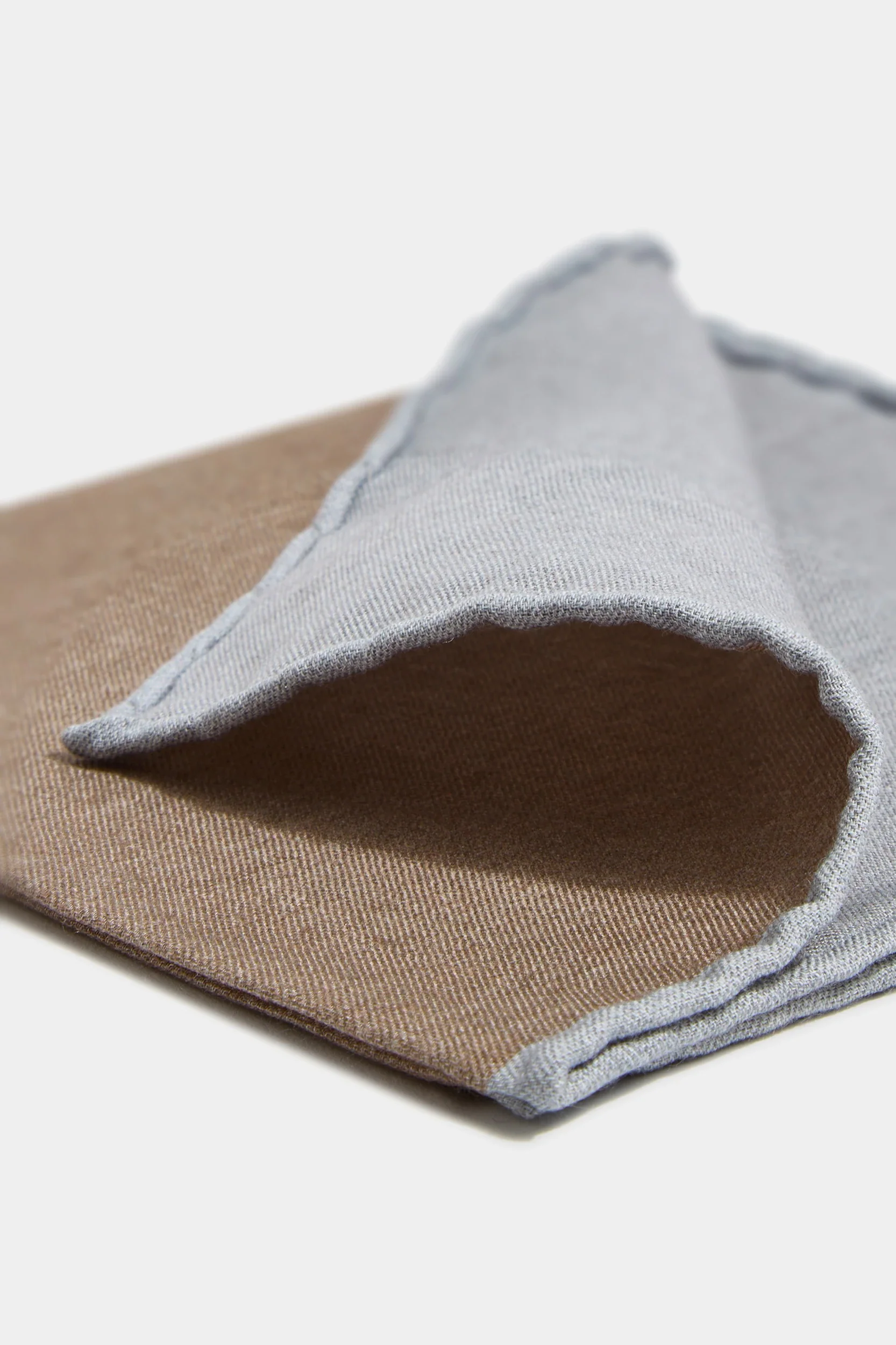 Taupe reversible pocket square - Made in Italy - Image 3